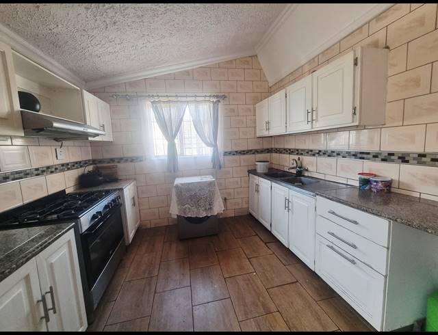 5 BEDROOM HOUSE FOR SALE IN RICHEM